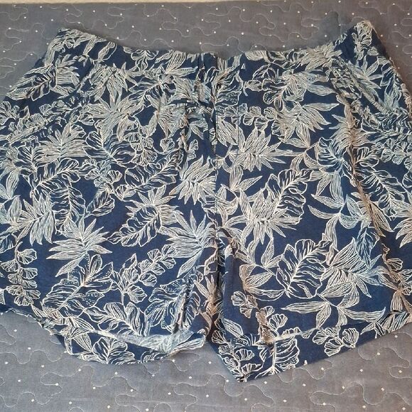 Briggs Floral Blue Women's Shorts size XL - Picture 1 of 6